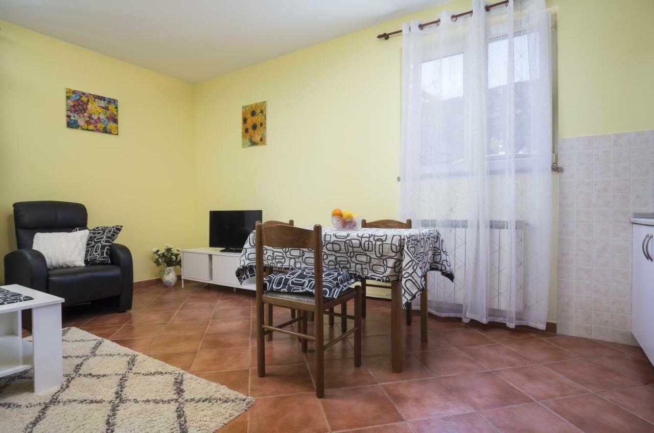 Ella Apartamento *